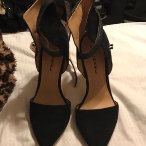 Black sexy pumps